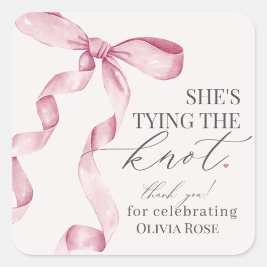 ノットを結ぶピンクの蝶ネクタイ ブライダルシャワーパーティーの景品 スクエアシール (正面)