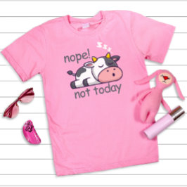 ノッペ今日は眠っている牛のグレーカラー文字 Tシャツ