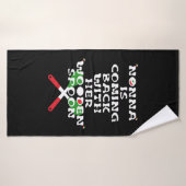 ノナは来木のスプーンで背中を支えている バスタオル (バスタオル)