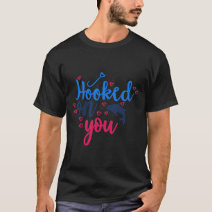 ノベルティ魚釣りがあなたに夢中 Tシャツ