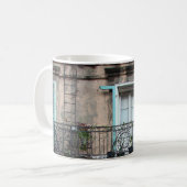 ノラのフレンチクォーターのバルコニーのマグ コーヒーマグカップ (正面左)