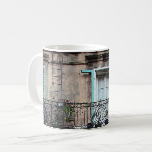 ノラのフレンチクォーターのバルコニーのマグ コーヒーマグカップ (正面左)