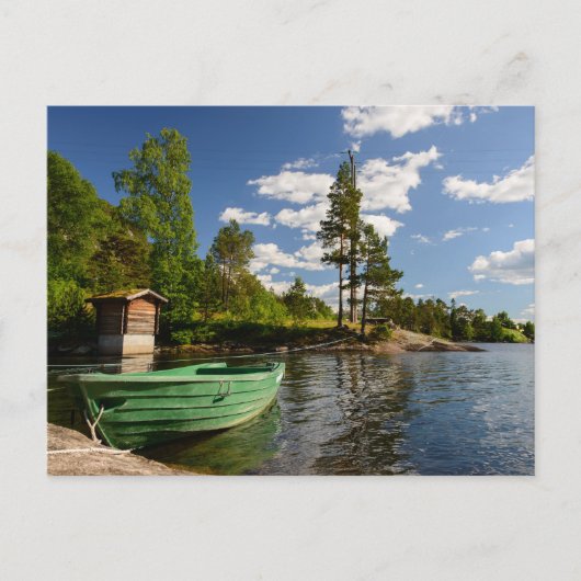 ノルウェーのはがきのフィヨルドの緑のボート ポストカード (正面)