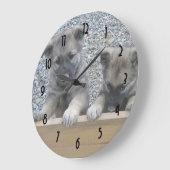 ノルウェーのエルクハウンドの子犬 ラージ壁時計 (傾斜)