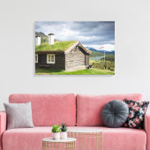 ノルウェーのキャンバスにソッド屋根のログキャビン キャンバスプリント (インサイチュ (リビング))