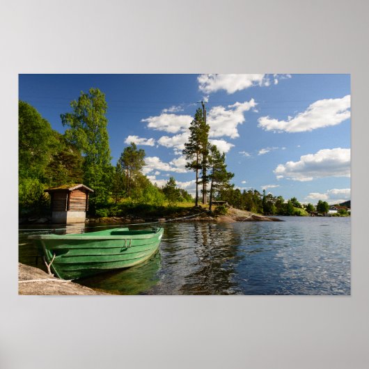 ノルウェーのフィヨルドで緑のボートのポスタープリント ポスター (正面)