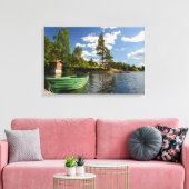 ノルウェーのフィヨルドに浮かぶ緑のボート キャンバスプリント (インサイチュ (リビング))