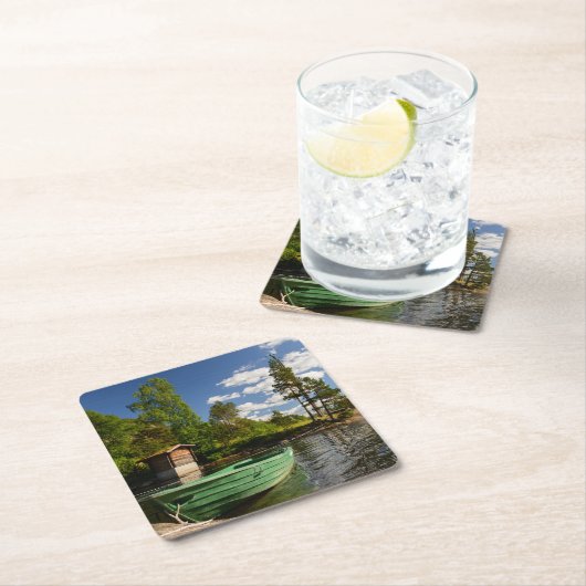 ノルウェーのフィヨルドの緑のボート スクエアペーパーコースター (インサイチュ)