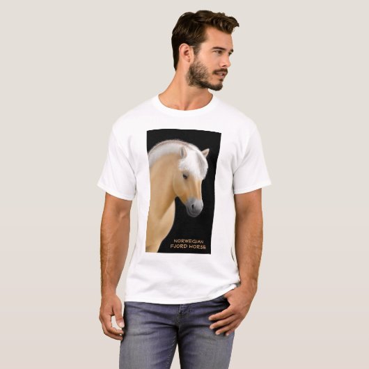 ノルウェーのフィヨルドの馬のTシャツ Tシャツ (正面フル)