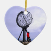 ノルウェーの北岬、地球の記号 セラミックオーナメント (正面)