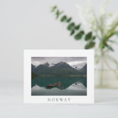 ノルウェーの古いボートと山の白い葉書 ポストカード (スタンド正面)