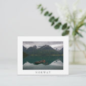 ノルウェーの古い手漕ぎ船と山の白いはがき ポストカード (スタンド正面)