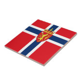 ノルウェーの国旗に掲げられたノルウェーの軍服（ノルウェー） タイル (側面)