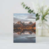 ノルウェーの山々の風景の写真 ポストカード (スタンド正面)
