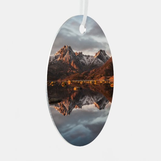 ノルウェーの山々の風景の写真 メタルオーナメント (正面右)