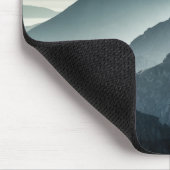 ノルウェーの山の風景の写真 マウスパッド (コーナー)