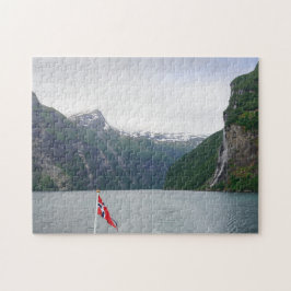 ノルウェーの旗のジグソーパズルが付いているGeirangerのフィヨルド ジグソーパズル