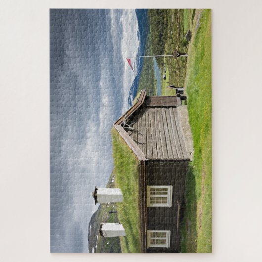 ノルウェーの荒野の芝地の屋根の丸太小屋 ジグソーパズル (縦)