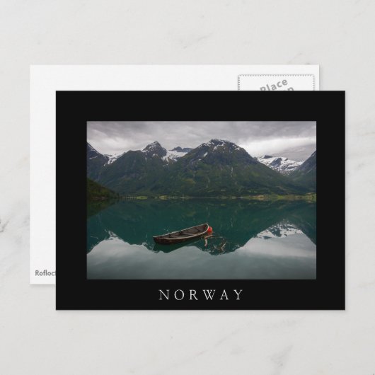 ノルウェーの黒いはがきの古い手漕ぎ船と山 ポストカード (正面/裏面)