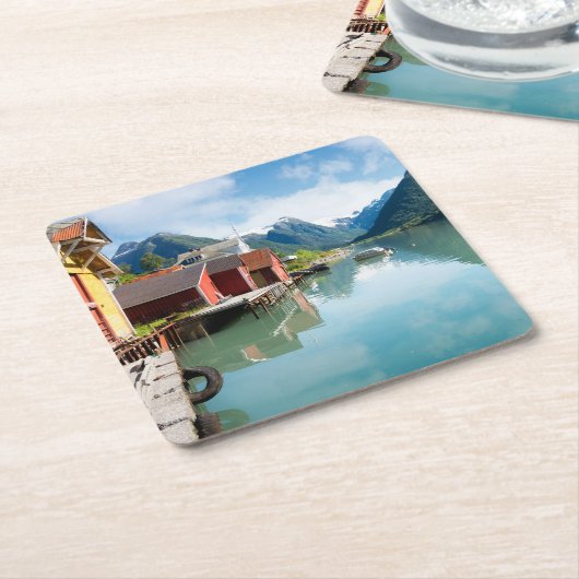 ノルウェーのFjaerlandsfjordのフィヨルドの景色 スクエアペーパーコースター (アングル)
