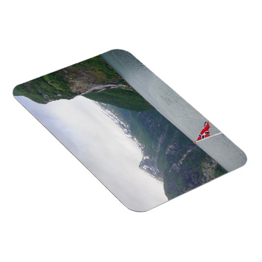 ノルウェー国旗の磁石とギランガー マグネット (右側)