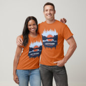 ノルウェー島の湖 オーフェの森の湖と山 Tシャツ (ユニセックス)