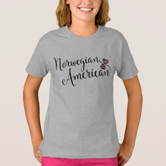 ノルウェー系アメリカ人の入れ込んだハート Tシャツ (正面)