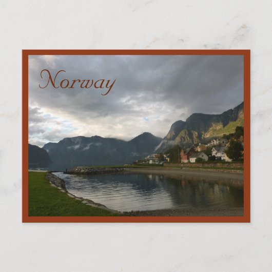 ノルウェー語フィヨルド(Aurlandsfjord)と文字 ポストカード (正面)