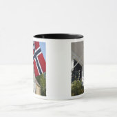 ノルウェー、スタバンガー。歴史的な繁華街の風景。 マグカップ (中央)