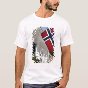 ノルウェー、スタヴァンゲル。歴史的なダウンタウンの景色 Tシャツ