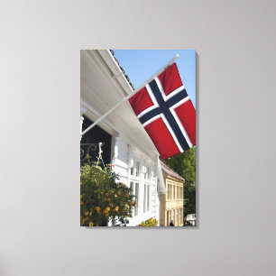 ノルウェー、スタヴァンゲル。歴史的な市街中心部の景色 キャンバスプリント
