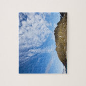 ノルウェー、スバルバード、急な崖の上の雲 ジグソーパズル (縦)