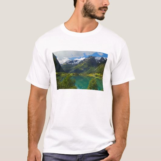 ノルウェー、フレン湖の風景 Tシャツ (正面)