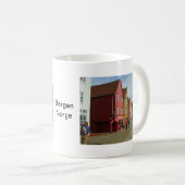 ノルウェー、ベルゲンの水辺地帯の色彩の鮮やかな家 コーヒーマグカップ (正面右)