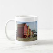 ノルウェー、ベルゲンの水辺地帯の色彩の鮮やかな家 コーヒーマグカップ (左)