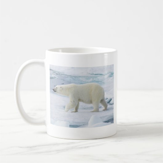 ノルウェー、ホッキョクグマの歩行 コーヒーマグカップ (左)