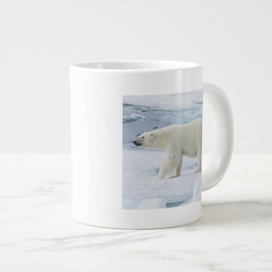 ノルウェー、ホッキョクグマの歩行 ジャンボコーヒーマグカップ (正面右)