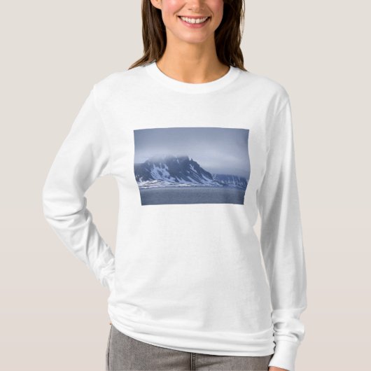 ノルウェー、北極圏、北大西洋 Tシャツ (正面)
