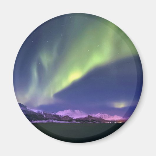 ノルウェーLyngenfjordenより上のオーロラボレリス マグネット (正面)