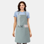 ノルディックケールグリーン赤面ピンクデザイン エプロン (着用した状態)