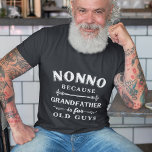 ノンノ |祖父は父の日の老人のための Tシャツ<br><div class="desc">おじいさんはお年寄りだからノンノ！この素晴らし引用文のシャツは、父の日、誕生日、または新しいおじいちゃん祝や祖父に最適である。デザインは白いレタリングでことわざ"Nonno、おじいさんのためのおじいさんのためにある"を特徴とする。</div>