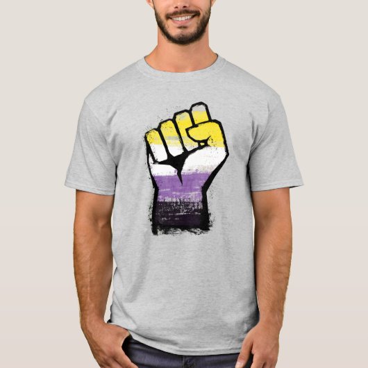 ノンバイナリー プライド 抗議 フィスト Tシャツ (正面)
