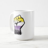 ノンバイナリー プライド 抗議 拳 コーヒーマグカップ (正面左)