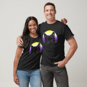 ノンバイナリー Pride 夕焼け 猫 LGBTQ+ かわいい ルック Tシャツ (ユニセックス)