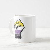 ノンバイナリー Pride 抗議のこぶし コーヒーマグカップ (正面左)
