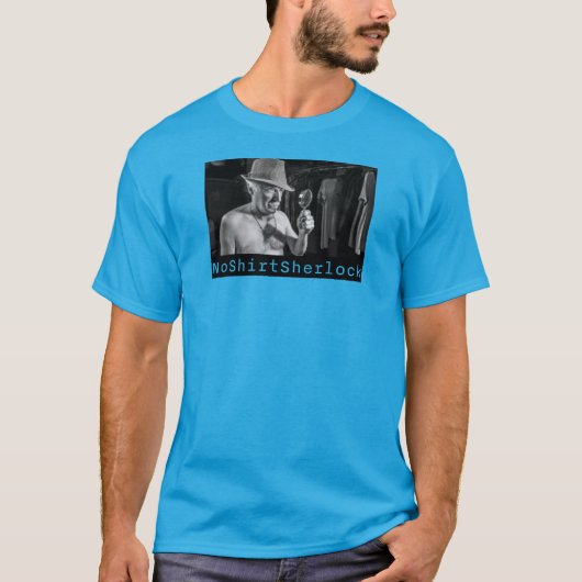 ノーシャツシャーロック "Tシャツを調査中" Tシャツ (正面)