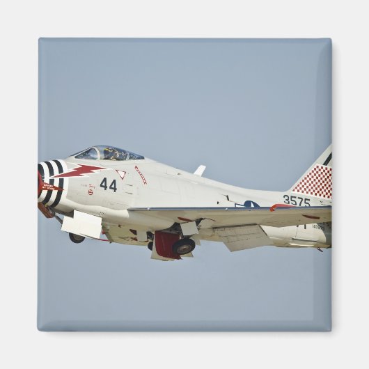 ノースアメリカン海軍FJ2 フューリー戦闘機 フライング マグネット (正面)