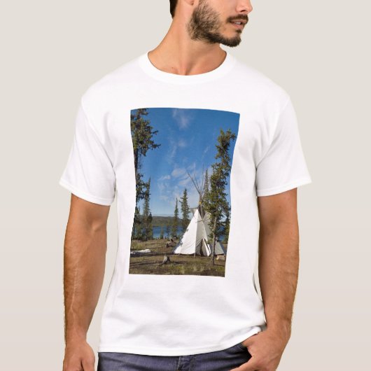 ノースウエスト準州のデネ族の集まり Tシャツ (正面)