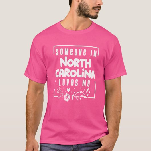 ノースカロライナに私を愛してくれる人がいる Tシャツ (正面)