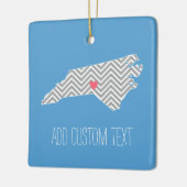 ノースカロライナの地図とカスタムハートと名前 セラミックオーナメント (左)